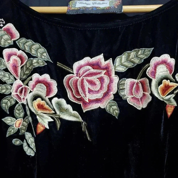 Vintage Collection Velvet Black with Embroidered Flowers - Picture 3 of 6